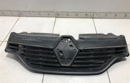 Решетка радиатора Renault Logan 2