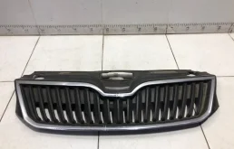 Решетка радиатора Skoda Rapid 1