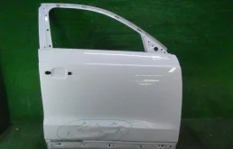 Дверь передняя правая для Audi Q3 2012 года на фотографиях