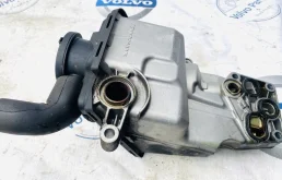 Корпус масляного фильтра для Volvo C30 на фотографиях