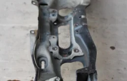 Подрамник двигателя для Subaru Impreza на фотографиях