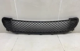 Решетка в бампер центральная Land Rover Freelander