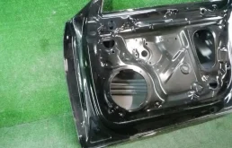 Дверь передняя правая для Audi A4 2015 года на фотографиях