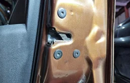 Замок двери передней правой на Renault Duster 1