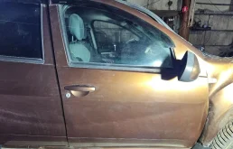 Дверь передняя правая на Renault Duster 1