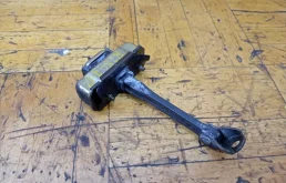 Ограничитель двери Honda Accord 7 2003-2008