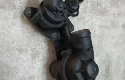 Корпус термостата 03C121111T Volkswagen Passat B7 1.4 Бензин