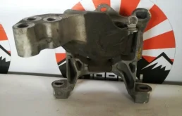 Подушка двигателя Mazda KD4739060B