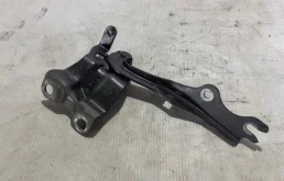 Петля капота Mazda 3 BBM252420 BL, левая