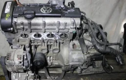 Двигатель без навесного для Volkswagen Polo 2008 года на фотографиях