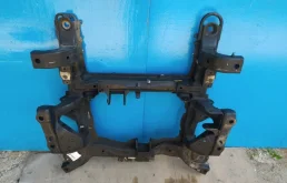 Подрамник двигателя для Suzuki Grand Vitara на фотографиях