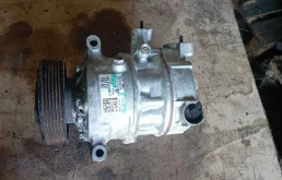 Компрессор кондиционера 5K0820803C Volkswagen Golf 6 1.2 Бензин