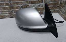 Стекла и зеркала для Audi Q7 2010 года на фотографиях