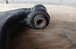 Рычаг передний левый верхний для Suzuki Grand Vitara на фотографиях