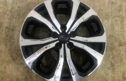 Диск литой Subaru Enkei (5х114,3) 18X7J вылет 48 + заглушка УЦЕНКА притерт, поцарапан