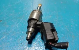 Форсунка топливная для Mazda CX 5 2013 года на фотографиях