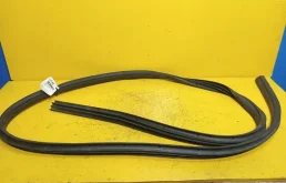 Уплотнитель двери Ford Focus 3 2011-2015