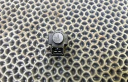 Клапан электромагнитный Volvo XC90 2007 30611668 2.4 D5244T4