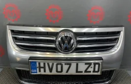 Решетка радиатора Volkswagen Touareg 2007 7L6853651L 7L6 3.0 BKS