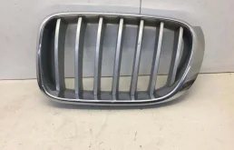 Решётка радиатора BMW X3 2014-2017 51117210725 F25, передняя левая