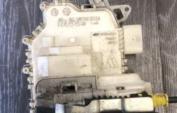 Замок двери задней правой vag 8k0839016c