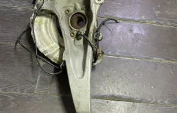 Кулак поворотный левый bmw f01 f02 f06 f07 x