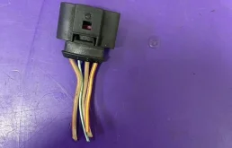 Разъемы фишки для авто vag 8k0973724
