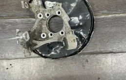 Задний кулак audi a6 c6 4f0505433h