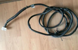 Силовой провод от аккумулятора audi a6 c6 4f097122