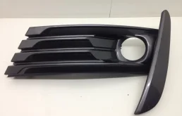 Накладка противотуманной фары Toyota Corolla 2015-2020 8148102630 E180, передняя правая