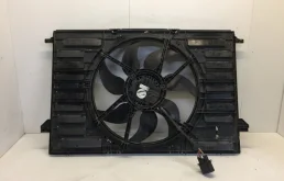 Дифлектор радиатора охлаждения Audi A4 2015-2023 8W0121003A B9, передний