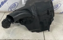 Корпус воздушного фильтра Ford Focus 3 2011 1851878 CB8 1.6 (PNDA)