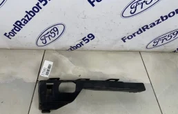 Кронштейн фары Ford Focus 2 2007 1335698 CB4, передний правый