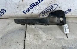 Кронштейн фары Ford Focus 2 2006 1335698 CB4, передний правый