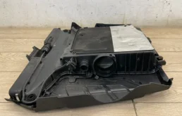 Корпус воздушного фильтра для Audi Q7 2018 года на фотографиях