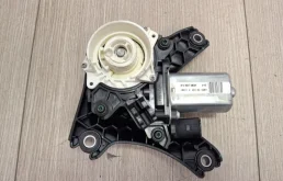 Доводчик двери Porsche Cayenne 3 Hybrid R4 2020 9YA