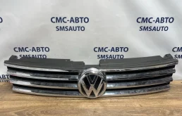 Решетка радиатора Volkswagen Touareg 7P6853651L NF 3.6