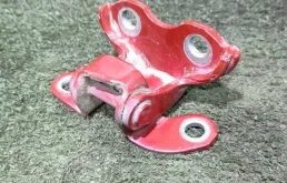 Петля двери Toyota Corolla 2013 687600H010 180 1ZRFE, задняя левая