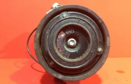 Компрессор кондиционера для Volkswagen Passat 2003 года на фотографиях