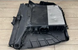 Корпус воздушного фильтра для Audi Q7 2018 года на фотографиях