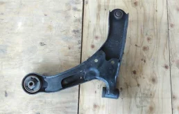 Качающийся рычаг правый для Suzuki Grand Vitara на фотографиях