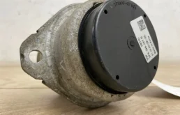 Подушка двигателя задняя левая нижняя для Volkswagen Touareg 2014 года на фотографиях