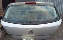 Крышка багажника для Opel Astra 2014 года на фотографиях