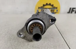 Главный тормозной цилиндр для Volvo XC90 2010 года на фотографиях