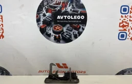 Крючок капота VW Tiguan 2011 1K0823480 1 CCTA