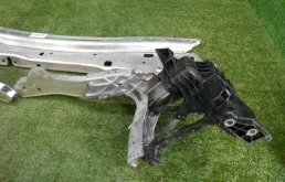 Панель радиатора (телевизор) для Mercedes-Benz E class на фотографиях