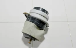 Опора двигателя VOLKSWAGEN TOUAREG 2002-2010 7L8199131 7L