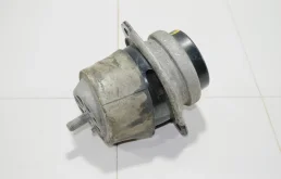 Опора двигателя VOLKSWAGEN TOUAREG 2002-2010 7L6199131C 7L