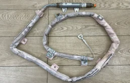 Шторка безопасности правая для Volkswagen Touareg на фотографиях