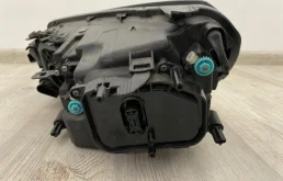 Фара ксенон левая для Volkswagen Touareg 2011 года на фотографиях